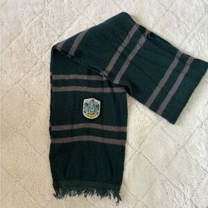 Warner Bros. Dark Green & Gray Striped Harry Potter Knit Scarf